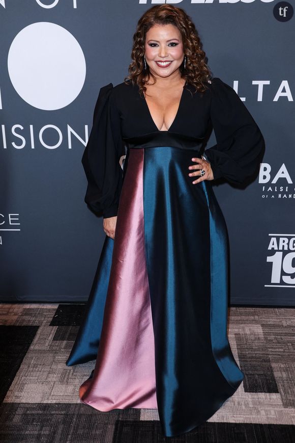 Un titre singulier, délicatement body positive, qui se voit désormais porté... A Broadway, place to be des musical, où cette histoire très sororale, mettant en avant de immigrées mexicaines, magnifie une danseuse professionnelle bien connue outre atlantique, Justina Machado...