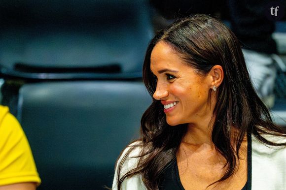 Ainsi les lecteurices de Gala s'en agacent : "Je croyais qu'elle exigeait de l'intimité ?", "Heureusement qu'ils doivent divorcer", "Son mari est vraiment son toutou", "C'est vraiment sympa comme opération de com'", "C'est la pire voix à médiatiser". On observe que l'animosité des férus de quolibets "royaux" à l'égard de Meghan et Harry est tout sauf de l'histoire ancienne. La duchesse du Sussex attise toujours autant l'ire de ses contemporains.