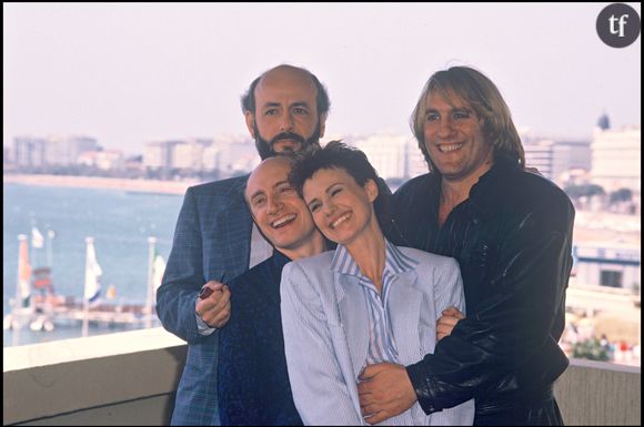 Mais Les Valseuses de Bertrand Blier attribue-t-il vraiment à ses deux protagonistes une aura de héros, laquelle légitimerait leurs actes ? Ne dénonce-t-il pas précisément ce qu'il s'exerce à mettre en images, images volontairement dérangeantes ? Murielle Joudet, critique de cinéma, le suggère sur France Culture : "Ce qui fait que c'est un grand film c'est qu'il est toujours deux choses à la fois. Il est misogyne et féministe, violent et tendre ... C'est la force du film de commencer une scène sur une tonalité et de la finir sur une autre".