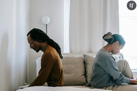 D'autres scènes montrent également des candidats crier sur des candidates parce qu'elles ne veulent pas dormir ou coucher avec eux.