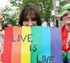 "Chaque baiser lesbien est une révolution" : deux femmes s'unissent dans cette célèbre émission de M6 et ça fait réagir les internautes