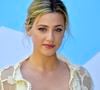 Skin positive ? La star de Riverdale Lili Reinhart, 28 ans, a délivré une ode aux imperfections (supposées) de son visage, et autres boutons d'acné. Inspirant.