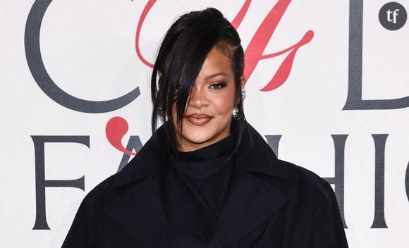 "Elle a morflé sévère", "Grosse et difforme" : deux mois après avoir accouché, Rihanna pose sur le tapis rouge et subit des critiques sur son corps post-partum