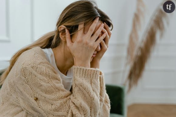 Enfin, le stress peut lui aussi aggraver l'acné. Il est donc important de tenter de stabiliser son état émotionnel. Cela passe par le sommeil, la méditation ou encore la pratique sportive.