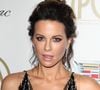 Les messages de ses fans se font d'autant plus agressifs alors qu'ont été diffusées par les médias people des photos de l'actrice à Beverly Hills. Kate Beckinsale arbore simplement une queue de cheval et chaussures compensées à grosse plateformes.