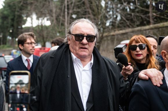 Ce mercredi soir, Quotidien diffusera le documentaire “Les scandales de Depardieu”. En exclusivité, l’émission a dévoilé ses premières images, dans lesquelles on voit l’acteur sur le tournage d’Umami en 2020, tenir des propos nauséabonds , bien sûr adressés à des femmes. À vomir.