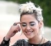 "Kristen Stewart est blonde !". Ca, c'est l'énorme scoop que décoche le média people et pop Just Jared à son million d'abonnés. En témoignent, quelques photos prises le 18 janvier à Los Feliz, en Californie, en pleine rue.