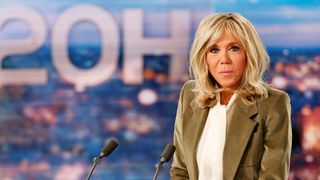 Victime d'une fake news transphobe, Brigitte Macron voit ses deux harceleuses relaxées : la transphobie toujours impunie en France ?
