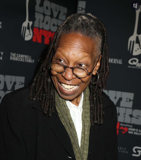 En tout cas, au sein de l'afroféminisme, Whoopie Goldberg célèbre sa singularité : sa défense envers et contre tout du no bra, cet élan néoféministe qui exige la libération des seins. Et milite de fait pour une vie sans soutien gorge. En l'occurrence, cela fait un demi siècle que Goldberg s'est affranchie de ce motif vestimentaire qui oppresse les poitrines des femmes.