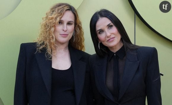 L'actrice de Once Upon a Time in Hollywood a également abordé le co-dodo avec sa fille de 23 mois, Louetta ainsi que sa vision de la parentalité. "Je dors avec Louetta et je n'ai pas passé une seule nuit loin d'elle depuis sa naissance", avant d'ajouter : "Honnêtement, j'espère que Lou dormira encore avec moi quand elle aura mon âge". Évoquant sa relation avec sa mère, Demi Moore, elle a avoué : "Je dors toujours avec ma mère, et je ne trouve pas ça bizarre."