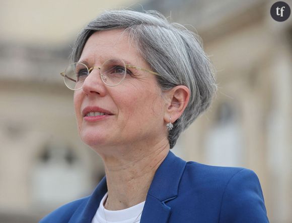 "Je rappelle qu'il y a des niches parlementaires à l'Assemblée nationale, mais que personne ne va 'à la niche' !... Il est étonnant que ce genre de remarques se destine souvent aux femmes qui s'expriment", a fustigé Sandrine Rousseau face à un auditoire très, très agité.