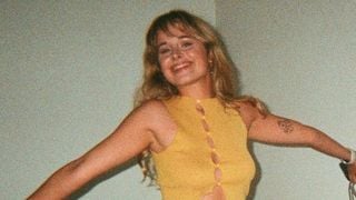 "Ca ballote", "Tes boobs" : cette YouTubeuse assume ses tenues et dénonce en images les messages des gros porcs sur sa poitrine