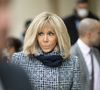 Largement alimentées sur les réseaux sociaux, les rumeurs prétendant que Brigitte Macron serait un homme témoignent d'une instrumentalisation politique, et haineuse, relative à un phénomène très banalisé outre atlantique, en ligne : la transvestigation, autrement dit, les "enquêtes" de certains internautes, généralement réactionnaires, visant à démontrer qu'une femme cisgenre est une femme transgenre.