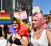 Le coming out n'est pas toujours chose évidente au sein de la communauté LGBTQ. "Sortir du placard" quand on est homosexuel, lesbienne ou bi, n'aide pas dans une société minée par l'homophobie. C'est ce que suggère Laurent Ruquier sur le plateau de C à vous...