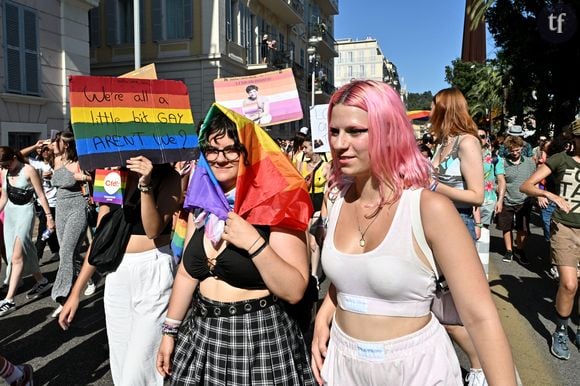 Le coming out n'est pas toujours chose évidente au sein de la communauté LGBTQ. "Sortir du placard" quand on est homosexuel, lesbienne ou bi, n'aide pas dans une société minée par l'homophobie. C'est ce que suggère Laurent Ruquier sur le plateau de C à vous...