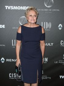 "Elle se déshabille, incroyable !" : Muriel Robin seins nus en pleine émission télé, les dessous de ces images "si uniques" enfin dévoilés