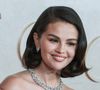 Les photos du mariage de Selena Gomez et Benny Blanco

Selon le magazine Vogue, la cérémonie s'est déroulée à Hope Ranch, dans le comté de Santa Barbara, aux États-Unis. Plus de 170 personnes étaient présentes, dont Taylor Swift, amie de longue date de la chanteuse, ainsi que Paul Rudd et ses co-stars de Only Murders in the Building, Martin Short et Steve Martin. Paris Hilton, Ed Sheeran, Ashley Park ou encore David Henrie faisaient également partie des invités.

Les photos montrent les jeunes mariés enlacés, main dans la main, savourant l'instant. Une photo montre un gros plan du bouquet de muguet de Selena Gomez, tandis qu'une autre met en valeur ses alliances. Le post Instagram a déjà été liké par plus de 12 millions de personnes et commenté par des stars telles que Lily Collins, Camila Cabello ou encore Amy Schumer. Les internautes ont, eux aussi, été nombreux à féliciter le couple. Mais certains n'ont pas pu s'empêcher de gâcher la fête... "Elle est sublime et lui a l'air blasé", "Il a l'air totalement désintéressé", "Il ne pouvait pas se raser pour son mariage ?", "Elle semble plus investie que lui", estiment-ils.