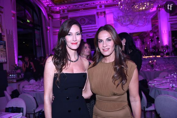 Elisa Tovati à 49 ans assume son corps et sa féminité. C'est ce qu'elle déclare en guise de descriptif à ces images réjouissantes qu'elle révèle avec un plaisir certain.