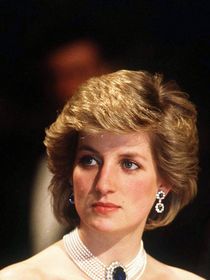 "Décolletés profonds", "robes trop courtes" : Lady Di s'est vue interdire ces tenues "trop sexy pour une princesse" (et c'est déplorable)