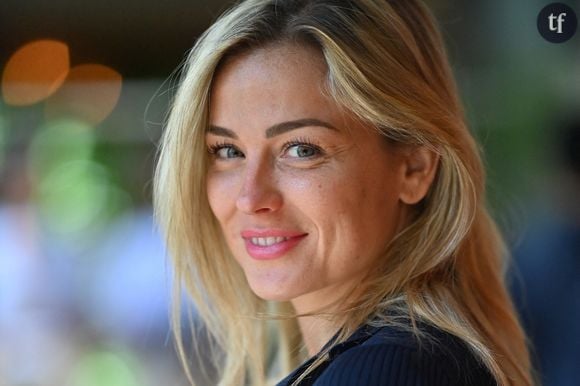 Un condensé de sexisme

"Les sorties en mer ne sont pas de tout repos avec moi loool", écrit Laure Boulleau pour accompagner sa publication. Les réactions, toutes plus déplacées et sexistes les unes que les autres, ne se sont pas faites attendre. "Oui effectivement Laure, c'est exceptionnel", "Si toi aussi tu as zoomé", "Bordel ! Une vision de rêve", "Quand je sais que mon mari la suit, super", "Petit problème de maillot, on adore", "Je demande la VAR exceptionnellement", "Le petit bout de téton qui rend la vidéo très sympa", "Problème de bouées", peut-on lire parmi les nombreux commentaires.