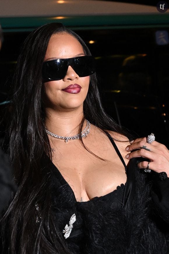 Inès, la gestionnaire du compte, propose un florilège de commentaires d’internautes qui critiquent violemment le corps de la superstar Rihanna, qui a donné naissance en septembre 2025 à son troisième enfant.