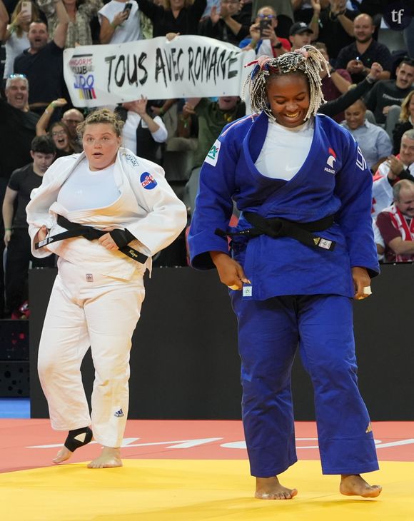 Romane Dicko célèbre son corps et ses formes sur ces images en lingerie, où elle assume sa silhouette "plus size" avec des convictions féministes bien affirmées. Un geste sexy et libérateur.