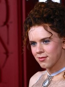 Historique : une personne non-binaire triomphe enfin aux Tony Awards, les Oscars de la comédie musicale