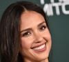 Jessica Alba commente cette scène de nu totalement gratuite à ses yeux. Ou quand un personnage badass et puissant se voit réduit au rang d'objet sexuel. Car c'est un peu cela qui s'observe dans cette scène des Quatre Fantastiques à retrouver ci-contre. Sue Storm s'adonne à un strip tease total.