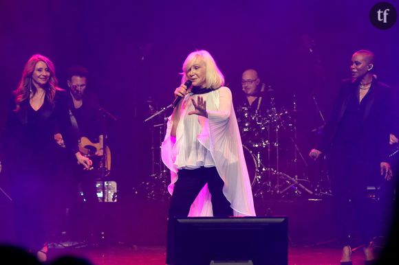 L'icône de la scène, c'est Michèle Torrr, grande dame du matrimoine musical que l'on ne présente plus, et sa moitié s'appelle Stéphane. Le trentenaire assume tout à fait sa liaison avec l'interprète, bientôt octogénaire, qu'il a donc rencontré alors qu'il était encore vingtenaire. Mais si Michèle Torr elle-même se défend de tout scandale, cela fait forcément réagir...