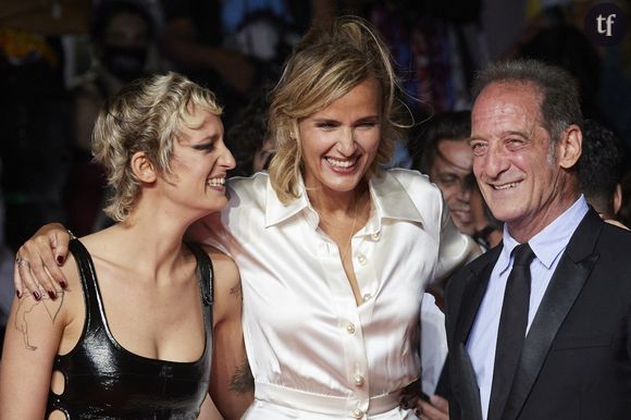 Déjà lauréate de la Palme pour son second long-métrage Titane, et qui vient ici présenter son troisième : le très mystérieux Alpha. Mais ce n'est pas tout...