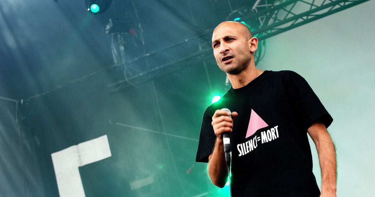 "Il ose chanter des textes engagés, quelle honte" : accusé d'agressions sexuelles, le leader de ce groupe de rock continue les concerts et scandalise