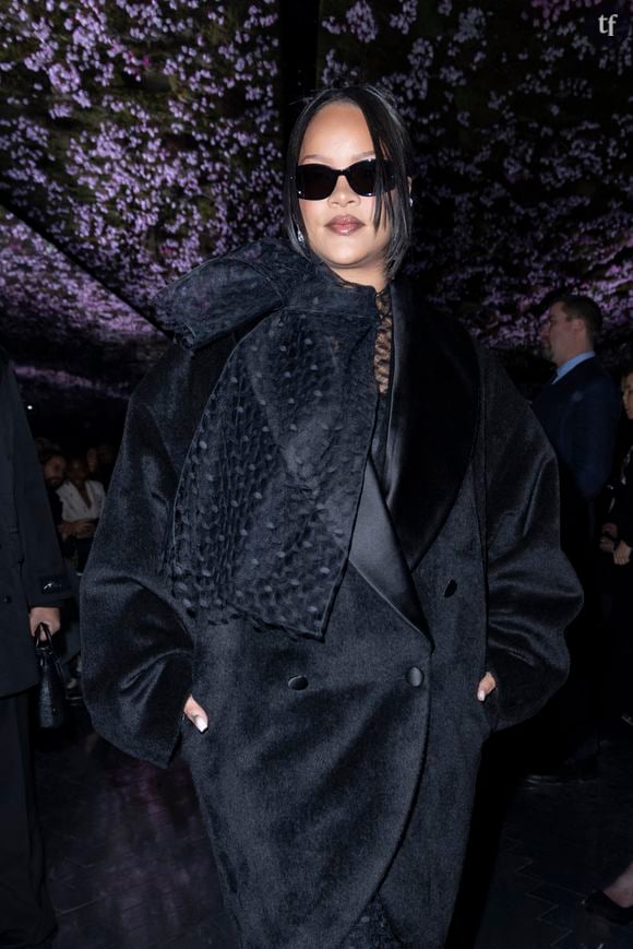 Les internautes pensent qu'elle est enceinte, comme si une femme ayant accouché n’avait plus le droit aux manteaux amples