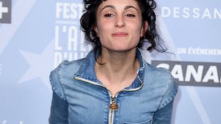 "Naturelle" : cette célèbre chanteuse française pose seins nus car l'intime est politique