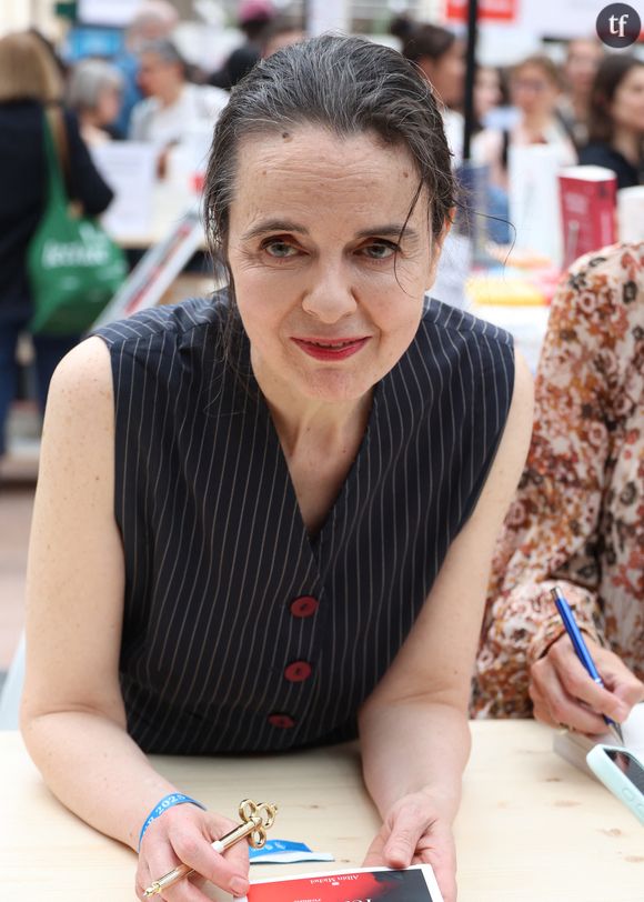 Amelie Nothomb refuse la pression du mariage. A 58 ans elle dit toujours non à cette "nécessité" patriarcale et le dit haut et fort sur les ondes d'Europe 1.