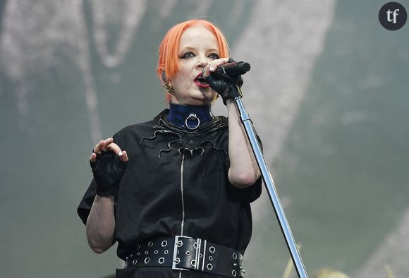 "Le groupe de rock américain emblématique est méconnaissable sur les photos promotionnelles de son nouvel album alors qu'il fait la promotion de son premier single", a effectivement assuré le Daily Mail.