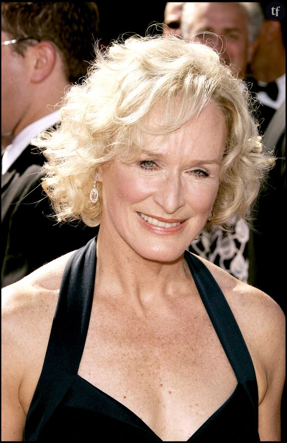 "Quel casting !", "J'ai hâte", "Le cast est si incroyable", "Impatient de jouer les détectives"