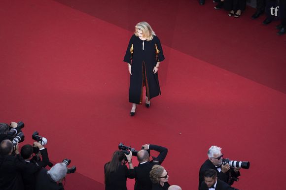 "C’est un problème partout, en France, le monde politique essaie de s’en occuper, mais la justice est lente", s'attriste la grande dame du cinéma français chez Vanity Fair.