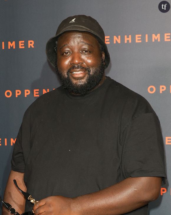 "Viol en réunion" : ces deux humoristes accusés, ils continuent de jouer sur scène car "les plaintes ne brisent jamais des carrières"