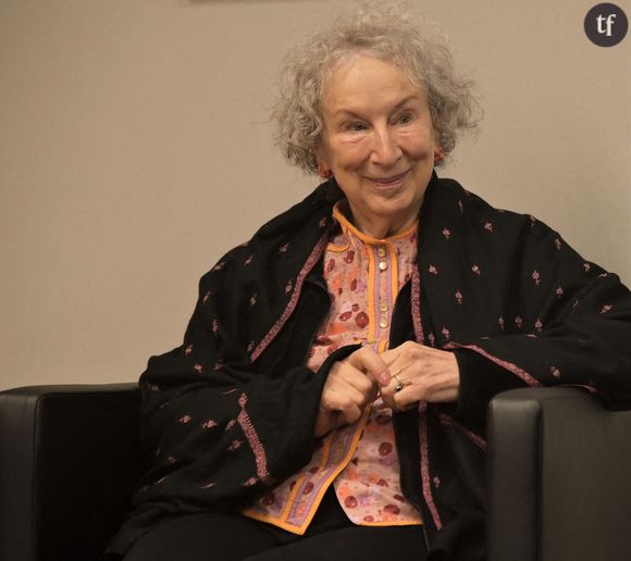 "Ne le lisez pas !" : la réaction de Margaret Atwood face à l'interdiction de ce chef d'œuvre subversif de la littérature féministe