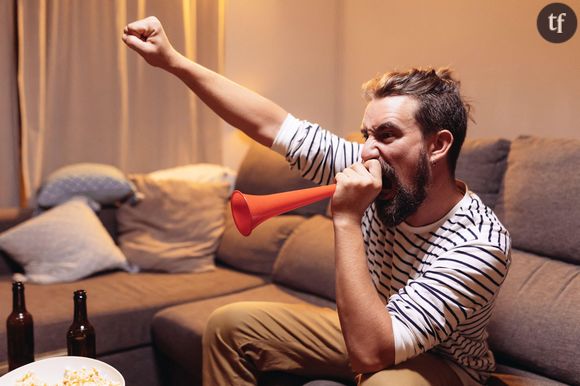 "Ce n'est qu'un sport, papa !": une affiche à l'entrée des stades de foot dénonce la masculinité toxique des darons