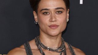 "Trop sexy" : cette star de Marvel se dévoile en naked dress et lingerie, ses fans célèbrent "la plus hot des lesbiennes"