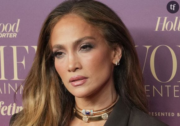 Jennifer Lopez assume son corps à 56 ans sur ces images "sexy et badass" mais ça ne plaît pas à tout le monde.