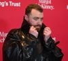 Sam Smith se retrouve au coeur d'une vidéo similaire, présentant ses changements physiques entre 208 et 2023... Quitte à engendrer une vague de critiques virulentes.