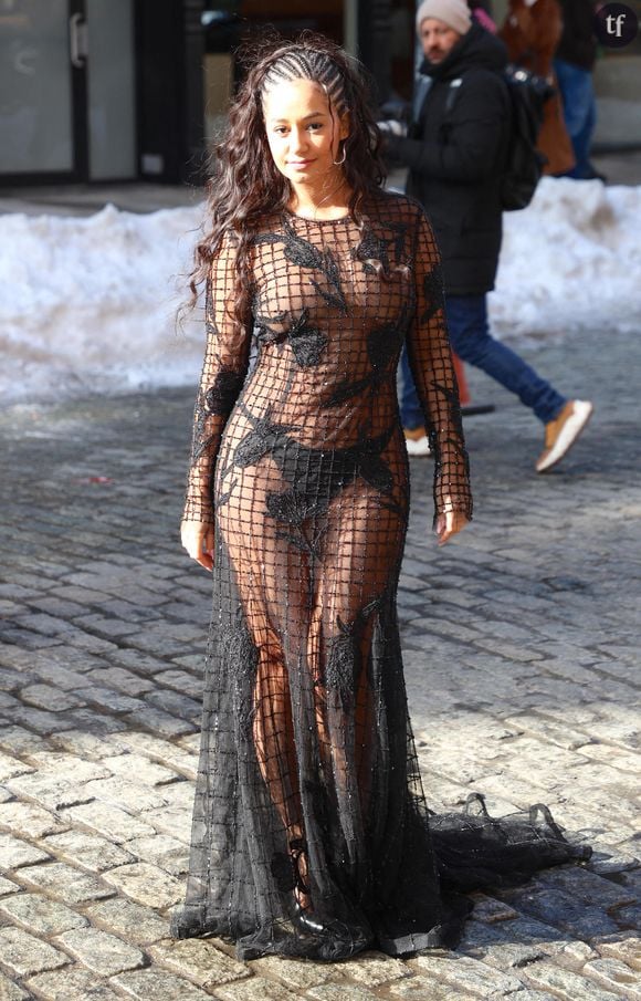 L’influenceuse a fait une apparition remarquée dans les rues de New York jeudi 12 février au défilé Carolina Herrera alors que la Fashion Week bat son plein.
