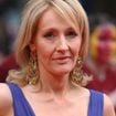 J.K. Rowling est transphobe, mais Emma Watson ne veut pas la "cancel" : elle dévoile son avis sur l'autrice controversée