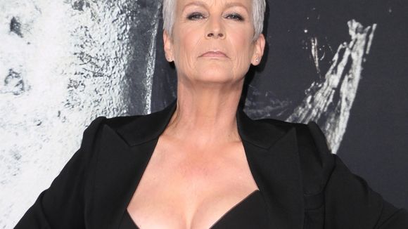 "Des millions de femmes défigurées, un véritable massacre" : Jamie Lee Curtis dénonce les ravages de la chirurgie esthétique et emploie un terme très controversé