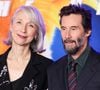 “C’est sa mère”, “non c’est juste une vraie femme” : Keanu Reeves heureux en couple, sa compagne divise violemment les fans