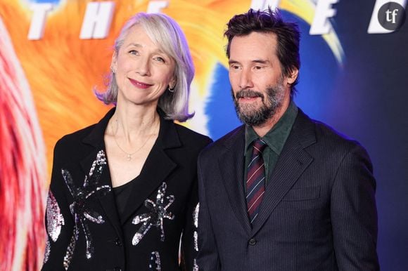 “C’est sa mère”, “non c’est juste une vraie femme” : Keanu Reeves heureux en couple, sa compagne divise violemment les fans