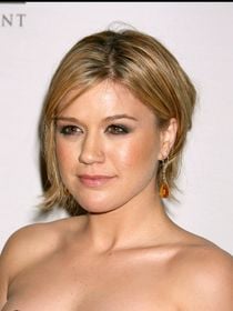 "Petits seins" : cette célèbre chanteuse dénonce l'attitude d'un porc de manageur