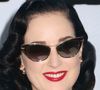 Dita Von Teese sidère ses fans à 52 ans. Cette légende absolue du burlesque, du cabaret et du mannequinat n'a jamais caché ses formes et ses courbes. Egerie body positive, elle défend aujourd'hui le "droit à vieillir".